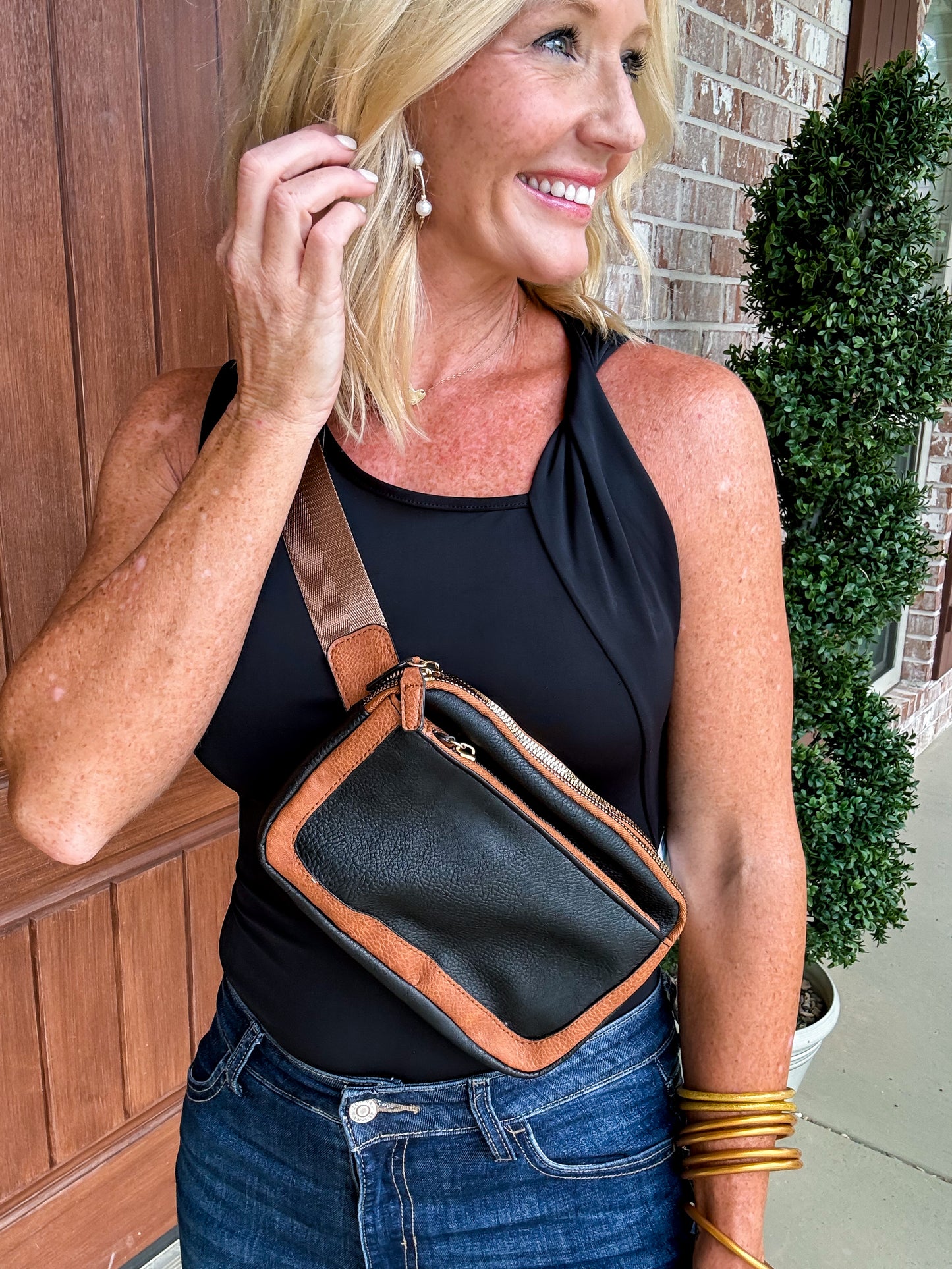 Keep Up With The Jones' Crossbody in Black