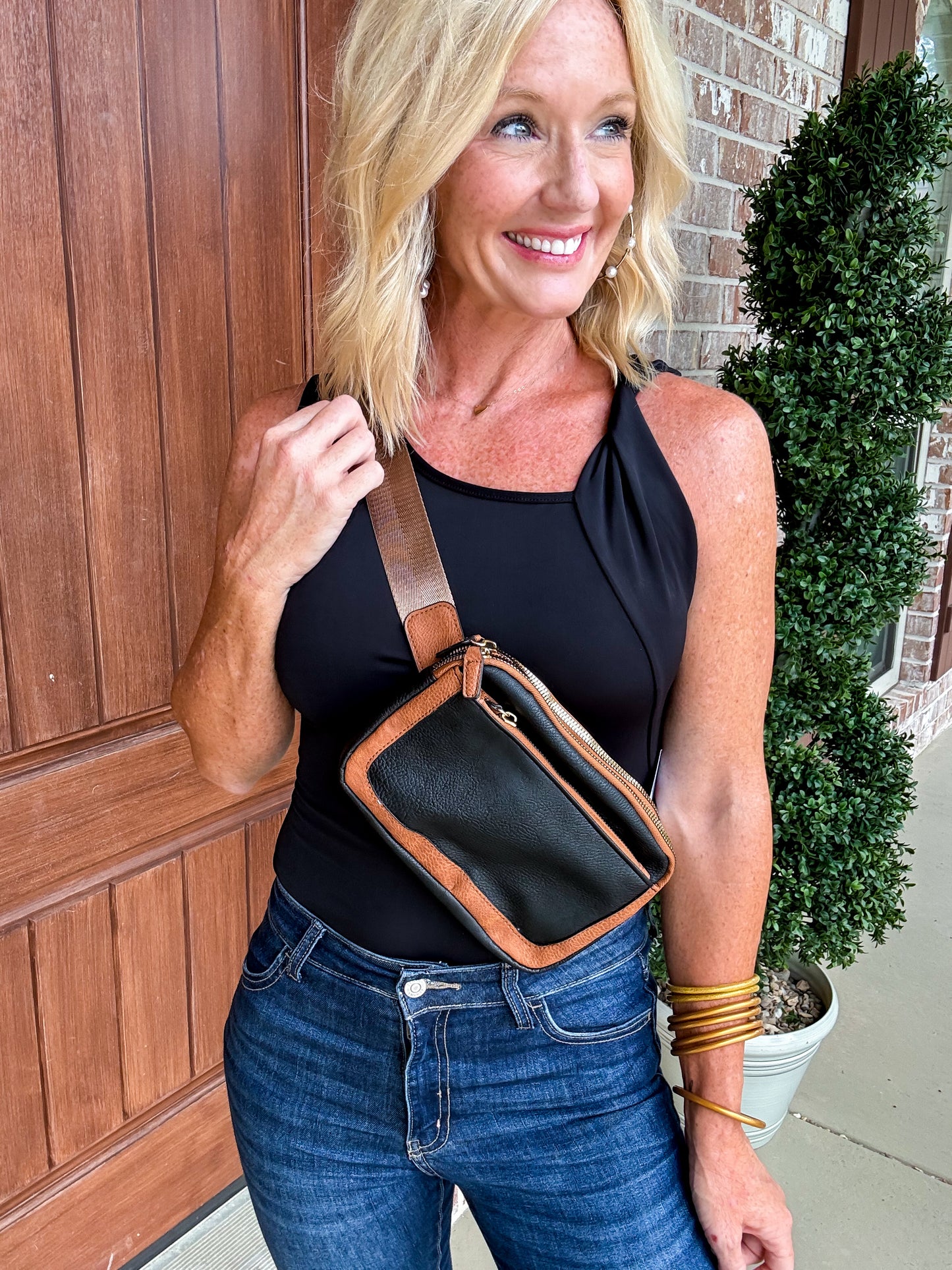 Keep Up With The Jones' Crossbody in Black