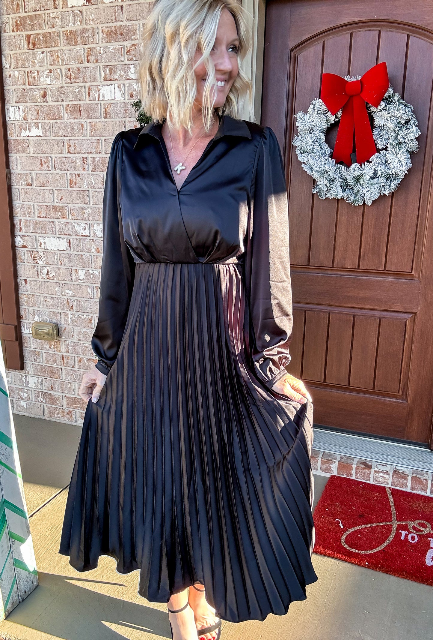 So Pretty Pleated Midi Dress -- Black